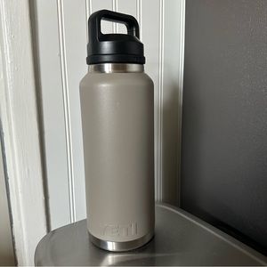 YETI 36oz Rambler with Chug Cap Sharptail Taupe